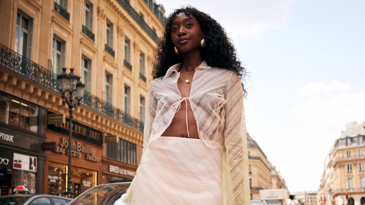 
                El collar de perlas de las rebajas de Bimba y Lola que arrasa en el street style por su minimalismo
            