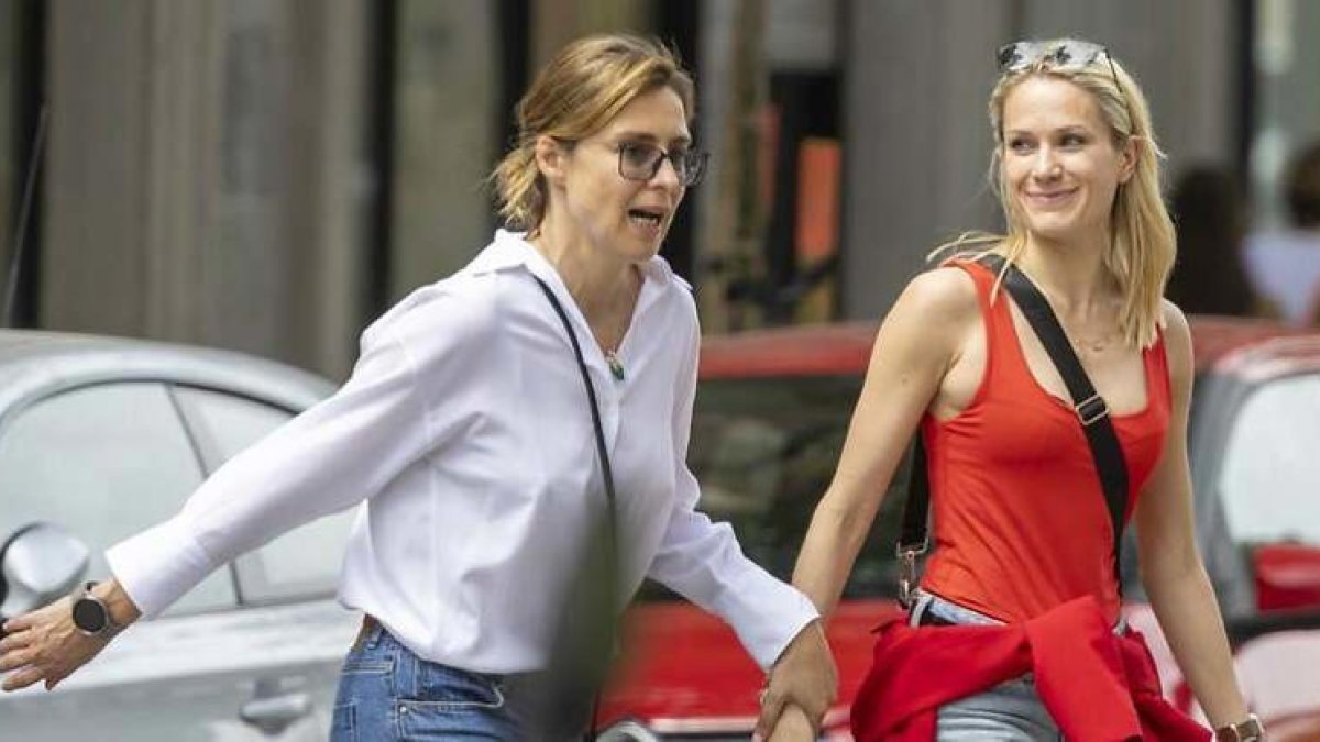 
                Sandra Barneda celebra el amor por su novia holandesa en el Orgullo de Amsterdam
            