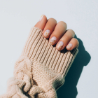 Las manicuras minimalistas son tendencia y estos diseños para uñas sencillos y bonitos lo Las manicuras minimalistas son tendencia y estos diseños para uñas sencillos y bonitos lo corroboran