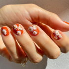 manicura con flores arte en uñas floral