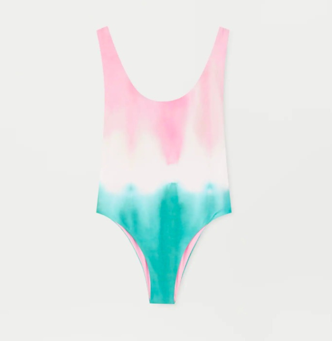 Bañadores y bikinis tie-dye para llenar tu verano color