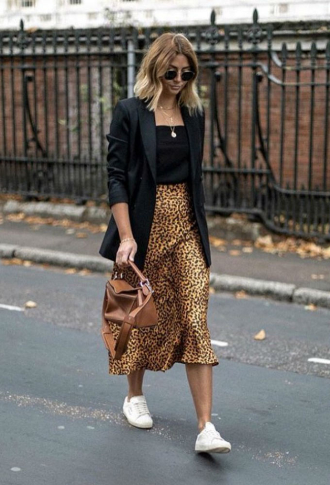 Falda Leopardo Y Converse Mode Stijl, Modieuze Outfits, Rok Outfit |  