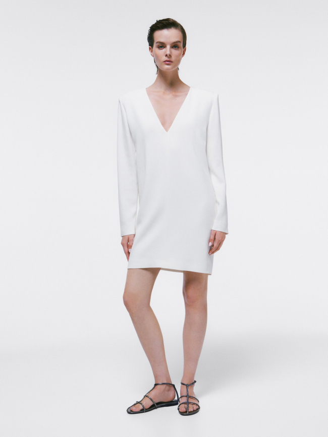 tornillo pintar insuficiente Los 10 vestidos blancos de la nueva colección de Massimo Dutti que lucirás  este verano