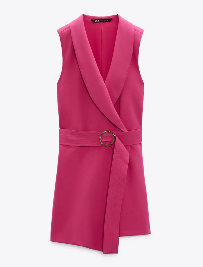 Zara lanza su traje con chaleco más top en rosa fucsia