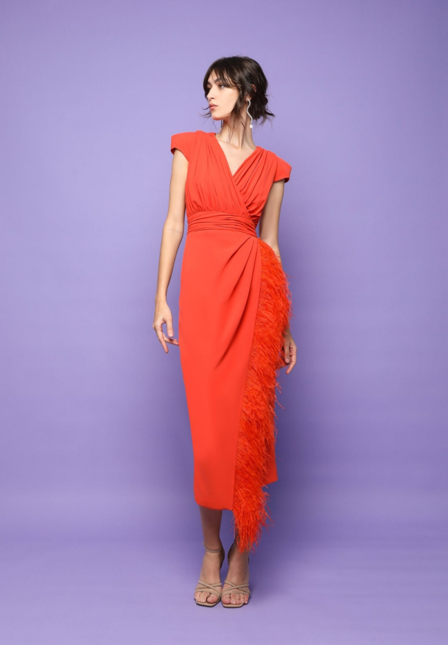 15 vestidos para bodas en color naranja que monopolizan miradas