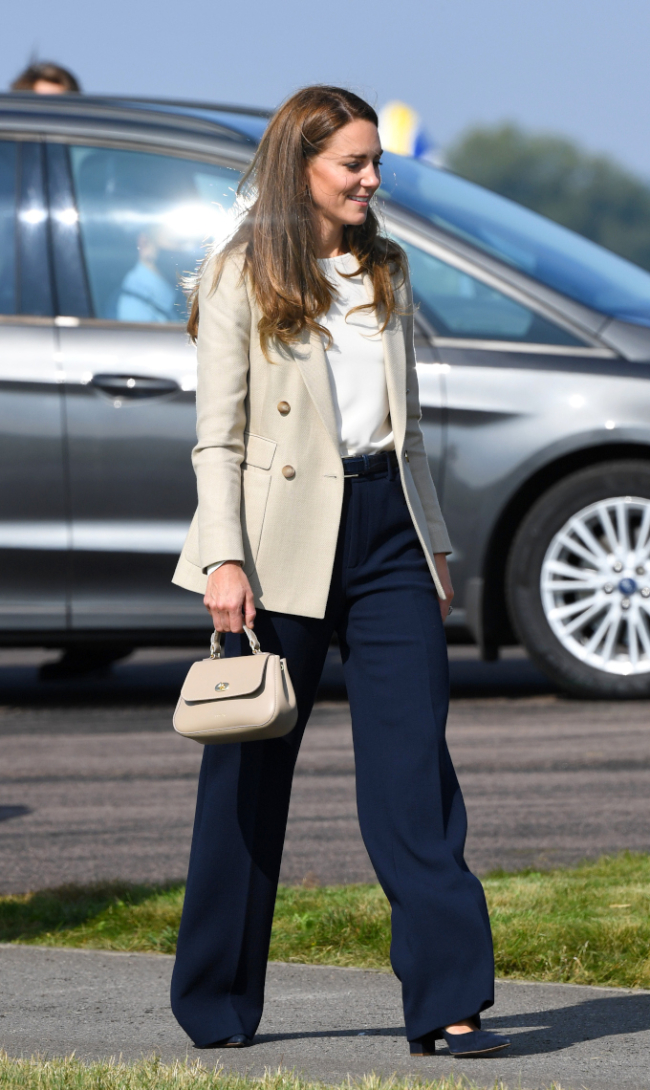 Kate Middleton y su acertado blazer pantalón palazzo