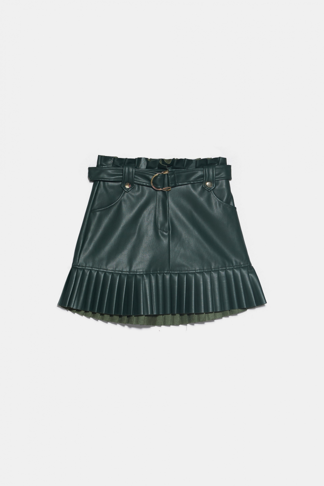 La falda de polipiel viral de Zara (25,95 euros).
