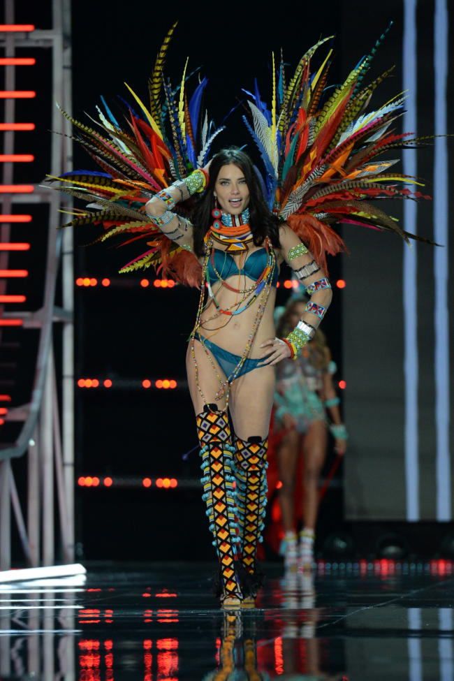 Adriana Lima, desfilando para Victoria's Secret