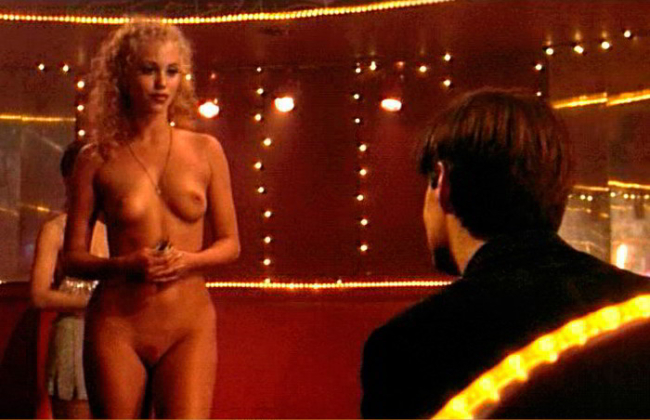 Elisabeth Berkley desnuda en la película 'Showgirls'