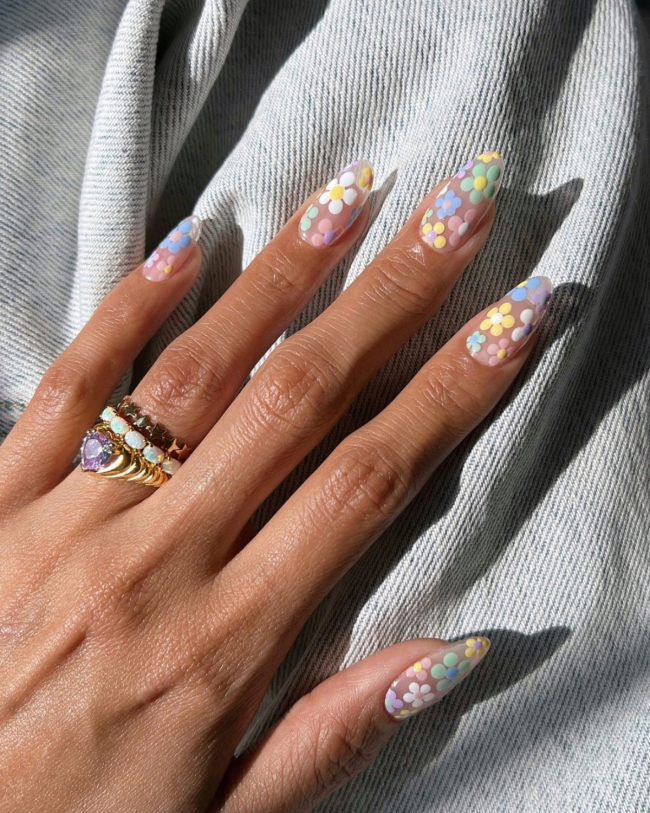 manicura con flores arte en uñas floral