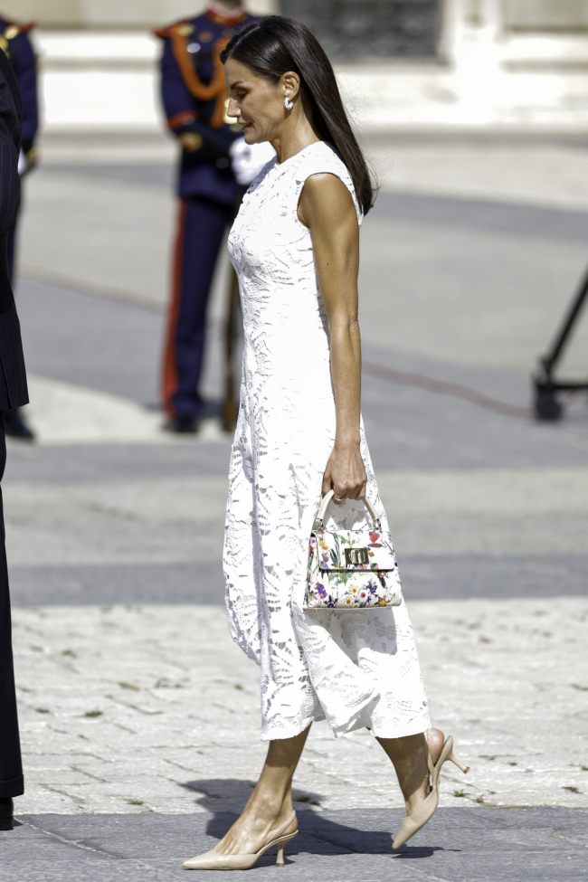 reina Letizia y el vestido de apto para cualquier evento de día (menos para un look invitada)