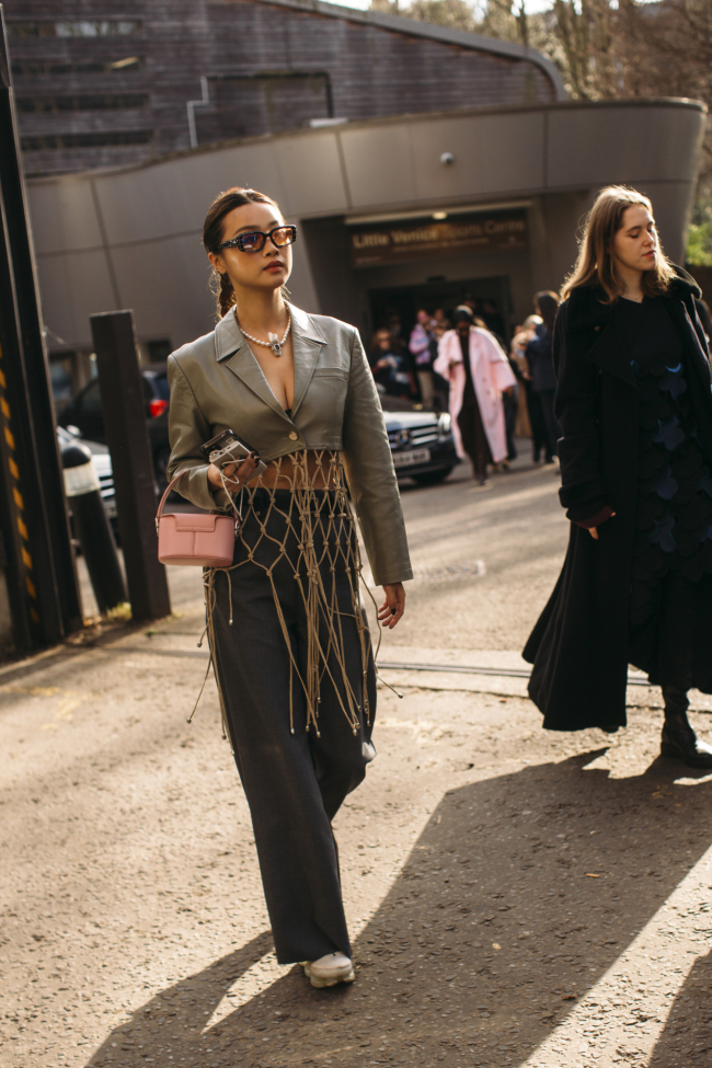 Los trajes de chaqueta de mujer son la obsesión de la temporada: el  street-style nos