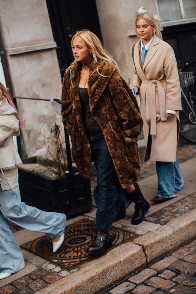 Las danesas se han enamorado de estos abrigos de pelo baratos y elegantes