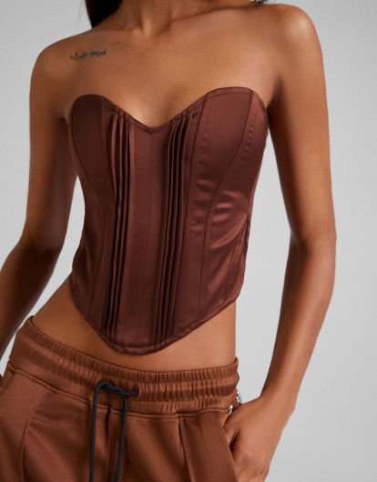 El corset es tendencia este otoño-invierno y se lleva así