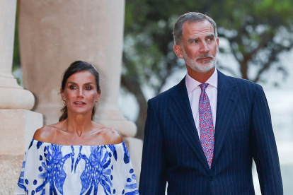 La reina Letizia y el rey Felipe en el palacio de Marivent