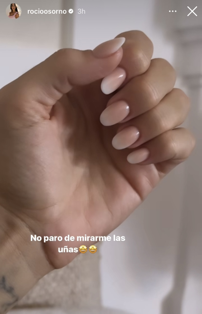 Rocío Osorno con manicura baby boomber