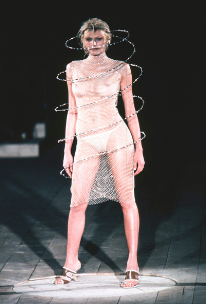 Desfile Alexander McQueen - Primavera/Verano 1999 en London Fashion Week