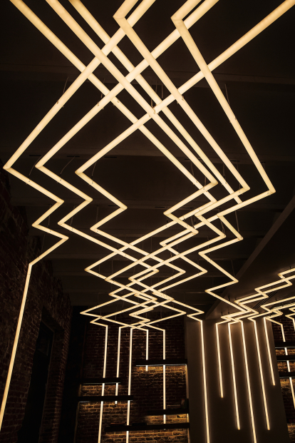 Imagen del espacio de trabajo que Light & Studio tiene en Loom House, el coworking de La Real Fábrica de Tapices, de Madrid.