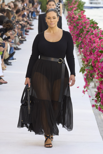 La modelo Ashley Graham en el desfile de Michael Kors