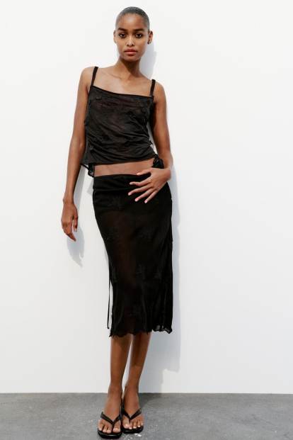 'Total look' de top + falda de Zara.